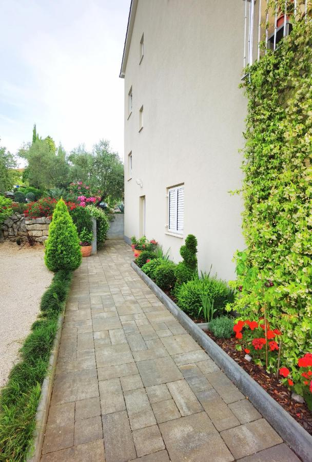 Valdesara Appartement Malinska Buitenkant foto