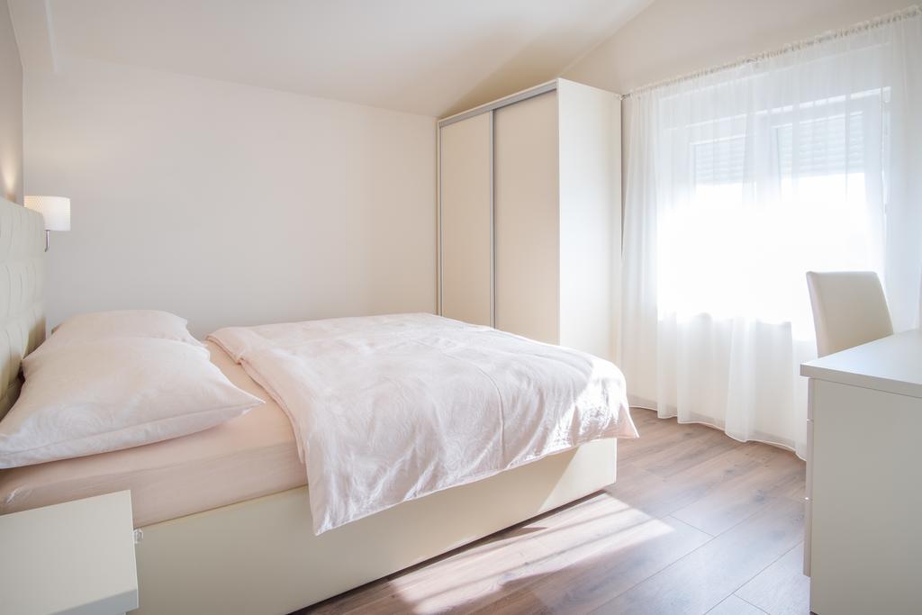 Valdesara Appartement Malinska Buitenkant foto