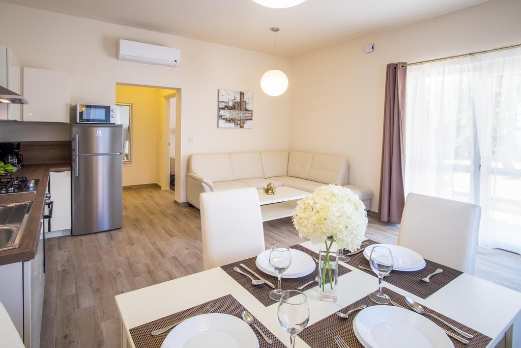 Valdesara Appartement Malinska Buitenkant foto
