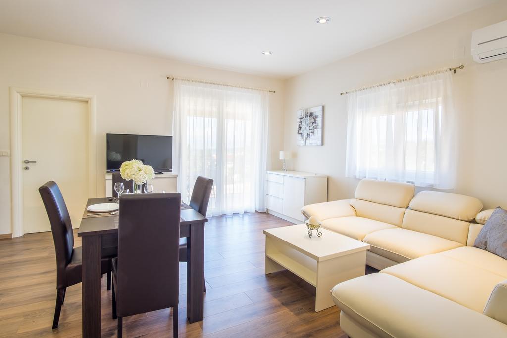 Valdesara Appartement Malinska Buitenkant foto