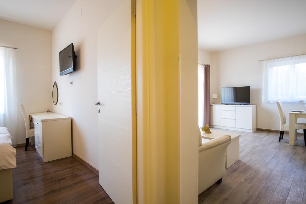 Valdesara Appartement Malinska Buitenkant foto