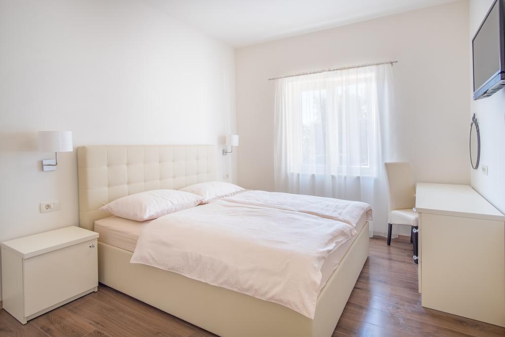 Valdesara Appartement Malinska Buitenkant foto