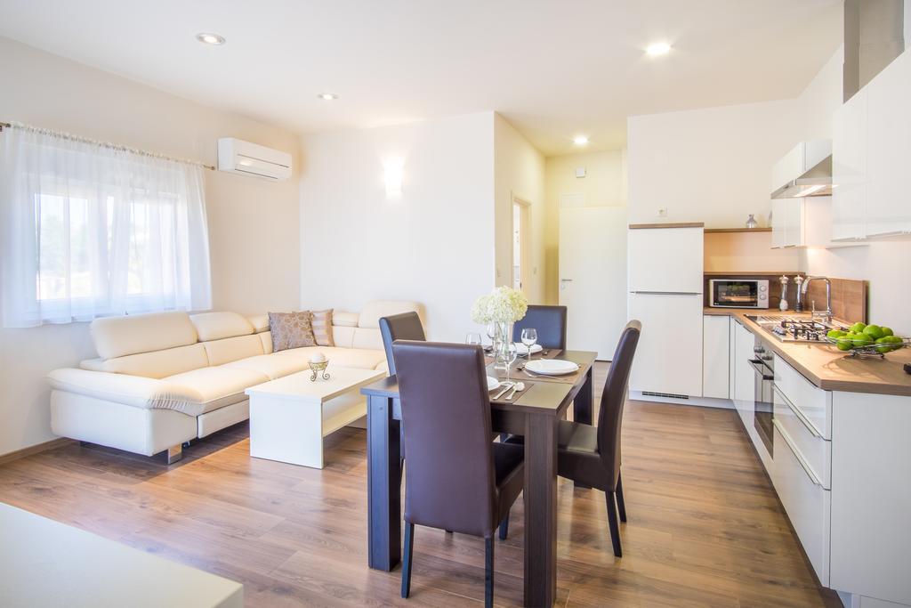 Valdesara Appartement Malinska Buitenkant foto