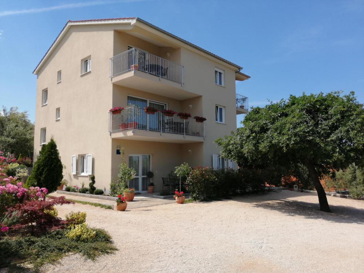 Valdesara Appartement Malinska Buitenkant foto